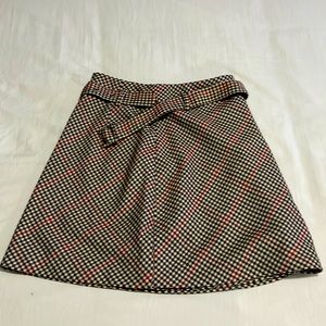 H&M Mini skirt with houndstooth-patterned. New with tags